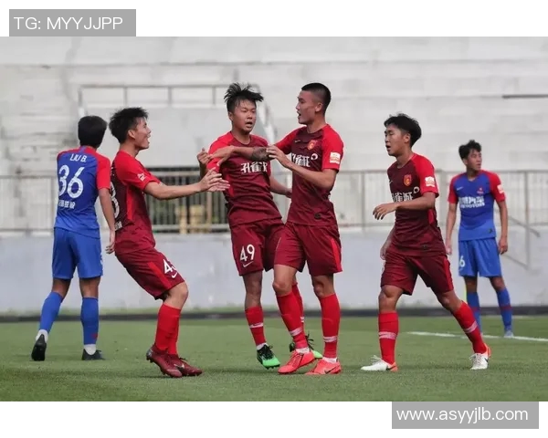 重庆足球队以79分稳居精英赛积分榜首位展现强劲实力